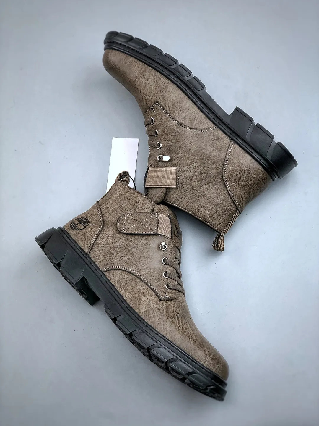 💰 480 Timberland Timberland/Timberland classic 25ss new high-top, classic re-creation, brand new upgrade, Guangdong factory quality, original box and original packaging. The fabric is made of Italian top frosted cowhide, with anti-odor and anti-corrosion genuine leather latex insoles to give you a perfect wearing experience. High-quality and durable, a must-have for sportsmen. Specializes in not looking handsome. High-quality and first-class foot feel. Exclusive supply. Size: 38-44